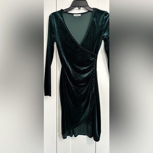 Green Velvet Long Sleeve Dress